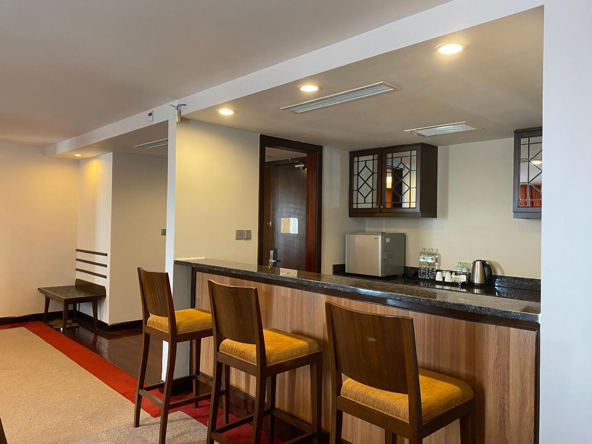 Muong Thanh Holiday Hue Hotel Room photo
