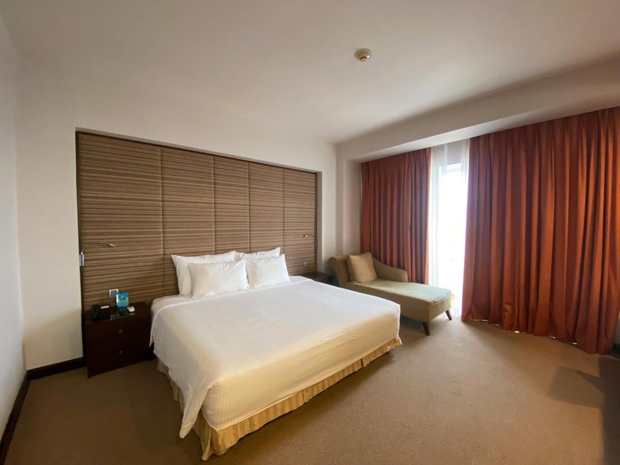 Muong Thanh Holiday Hue Hotel Room photo