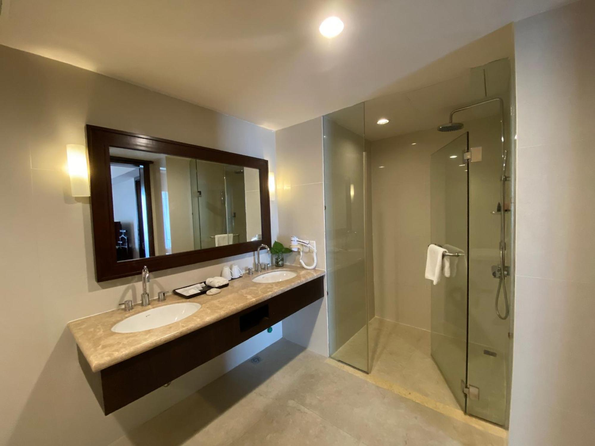 Muong Thanh Holiday Hue Hotel Room photo