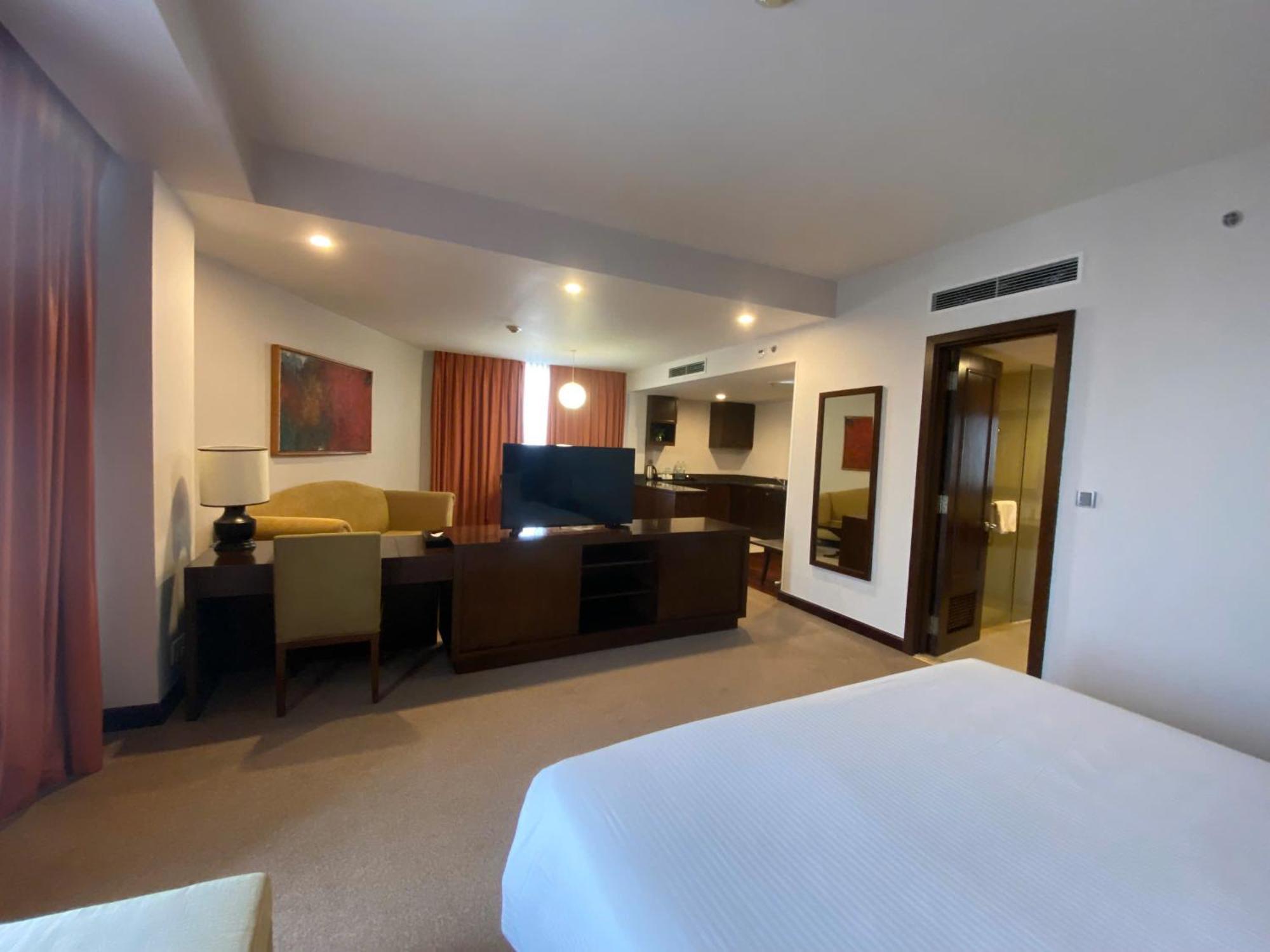 Muong Thanh Holiday Hue Hotel Room photo