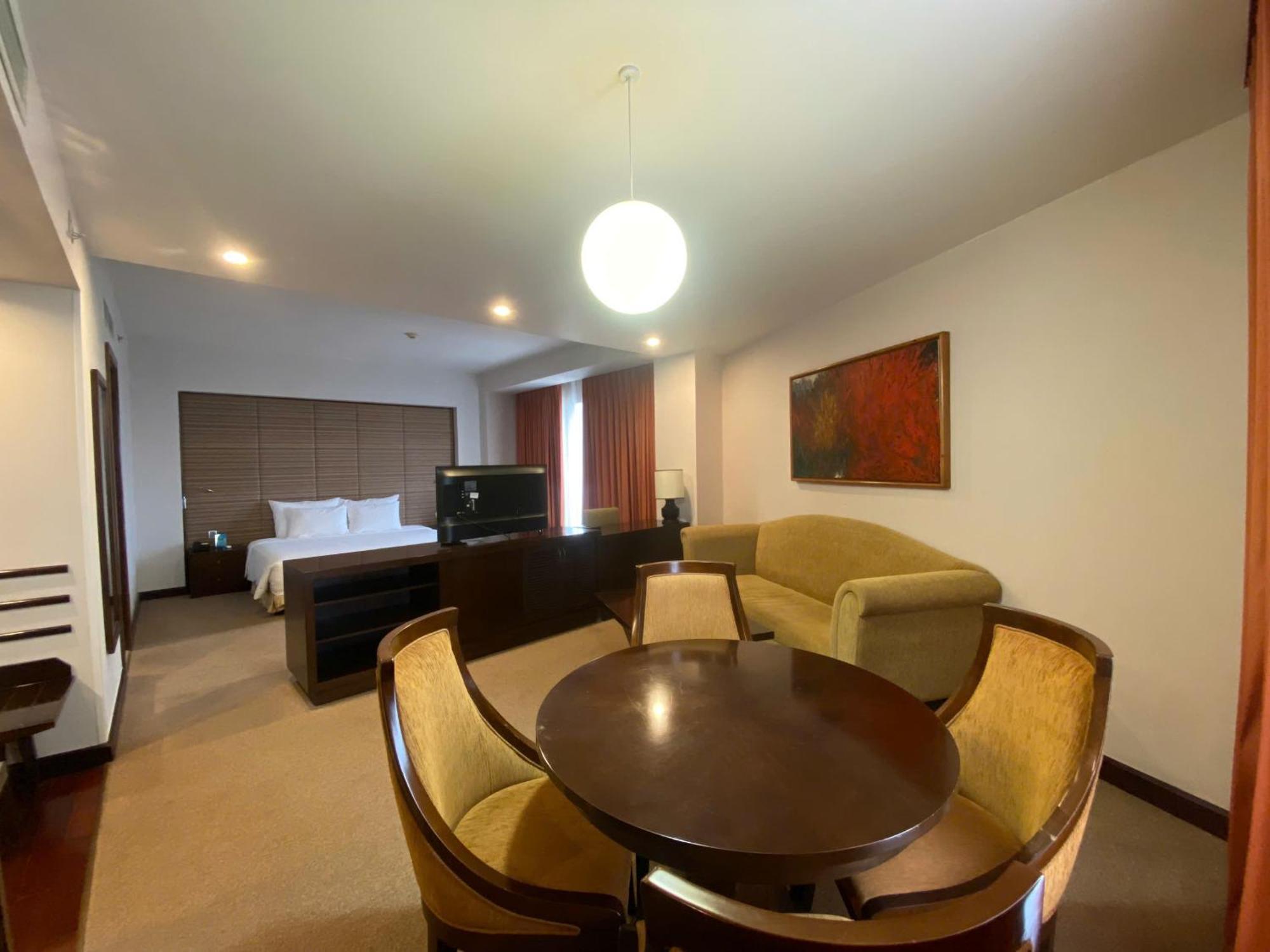 Muong Thanh Holiday Hue Hotel Room photo